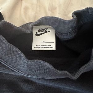 Nike Women’s Cropped Crew Neck size 1X